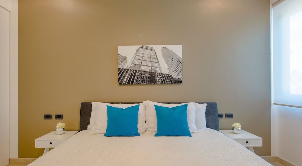 1 Rec. Steps From the Beach Rooftop Pool