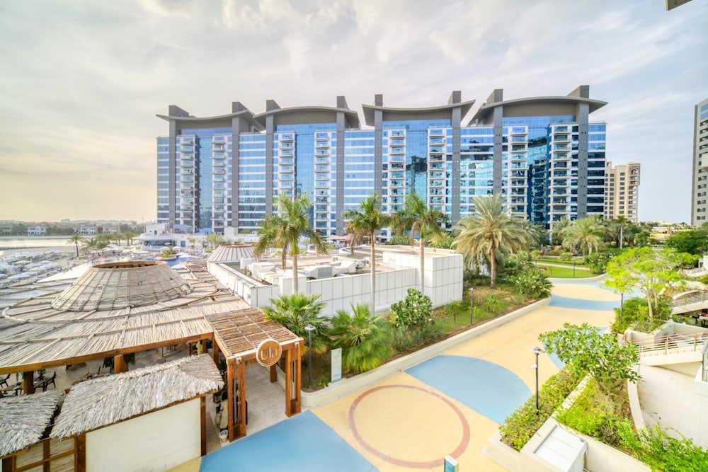 Vibrant Palm Lifestyle and Mediterranean Charm