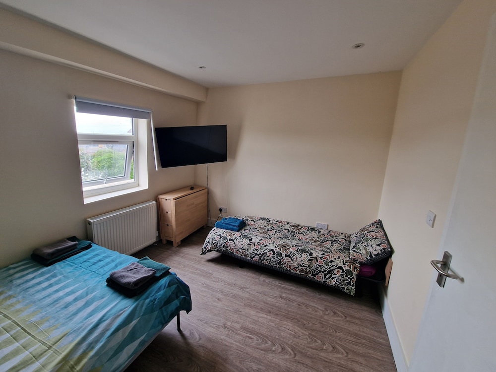 Impeccable 1-bed Apartment in London view 2
