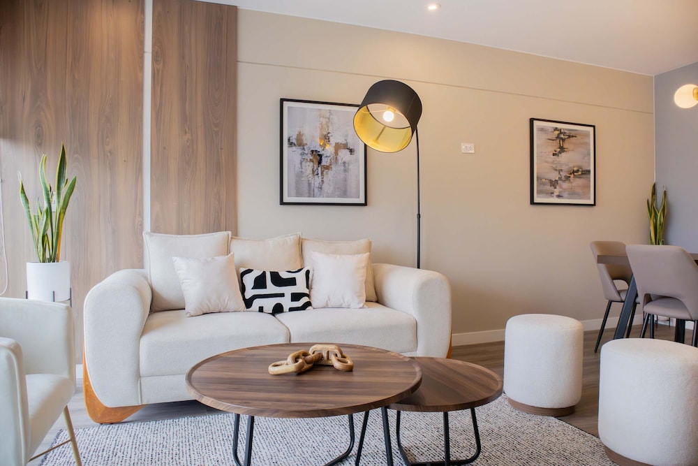 w Amazing 3BR w Balcony in Miraflores