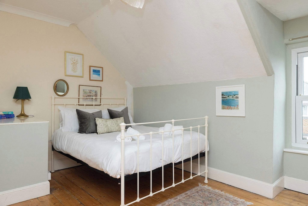 Characterful City Maisonette for 4