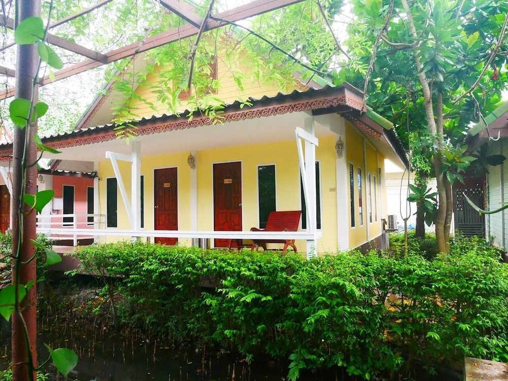 Hotel Aioun At Amphawa - Image 1