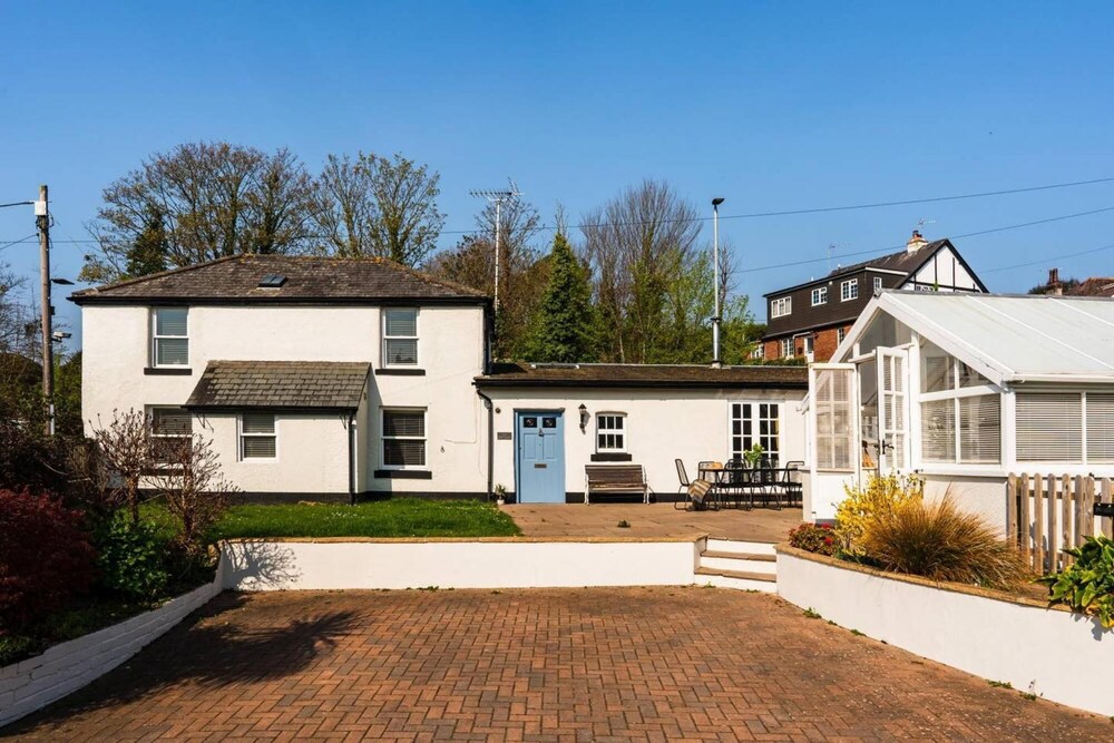 The Cottage - Characterful Coastal With hot tub