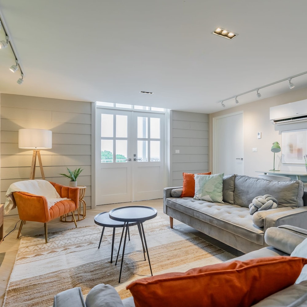 w Elegant 3BR With Modern Terrace in Panama