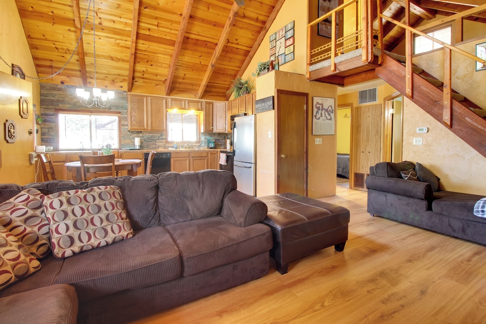 Ski, Hike & Relax: Forest-view Haven in Lakeside!