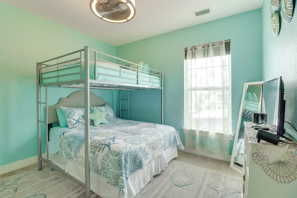 Walk to Ocean: Group Getaway in Virginia Beach!