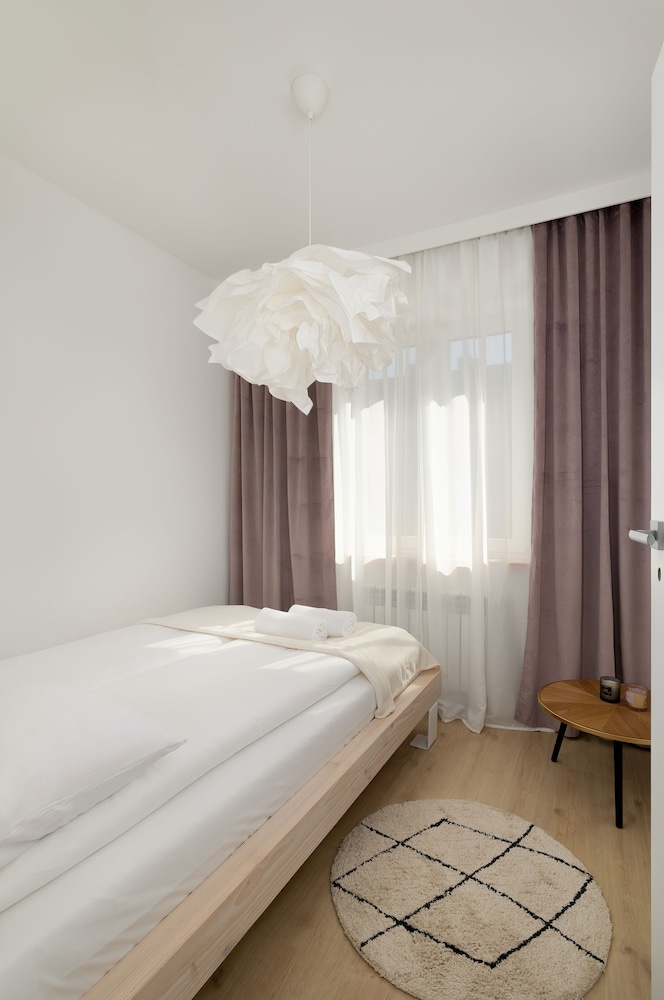 Trendy Apartment Katowice by Renters view 2