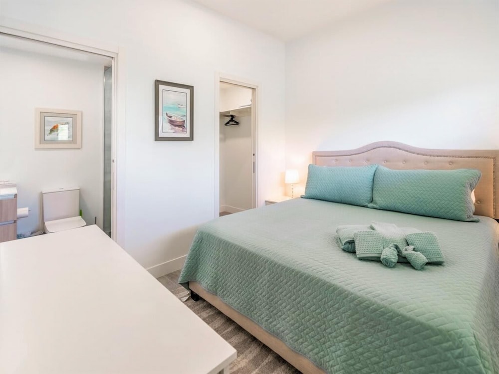 The Grove 1BR Apt w Rooftop Pool Onsite Amenities view 4