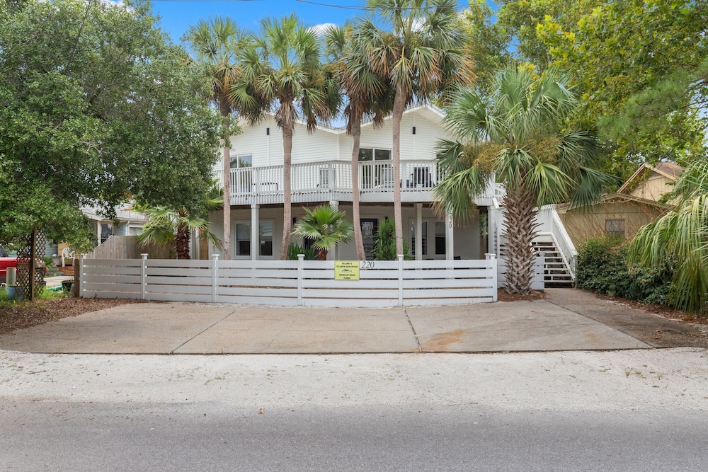 Seas & Greetings! 5BR 4BA House! Elegant Coastal Living Near the Shore