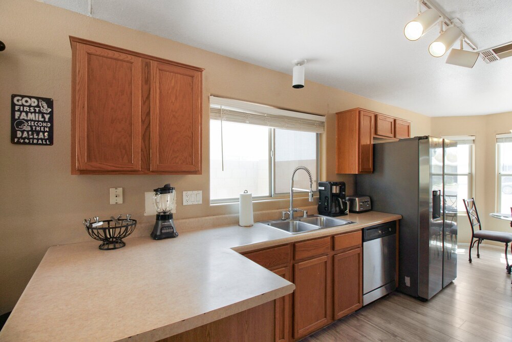3 Bedrooms Near State Farm Stadium Pets
