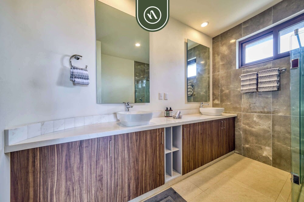 Oceanview 3 BR Condo Near the Beach - Pool