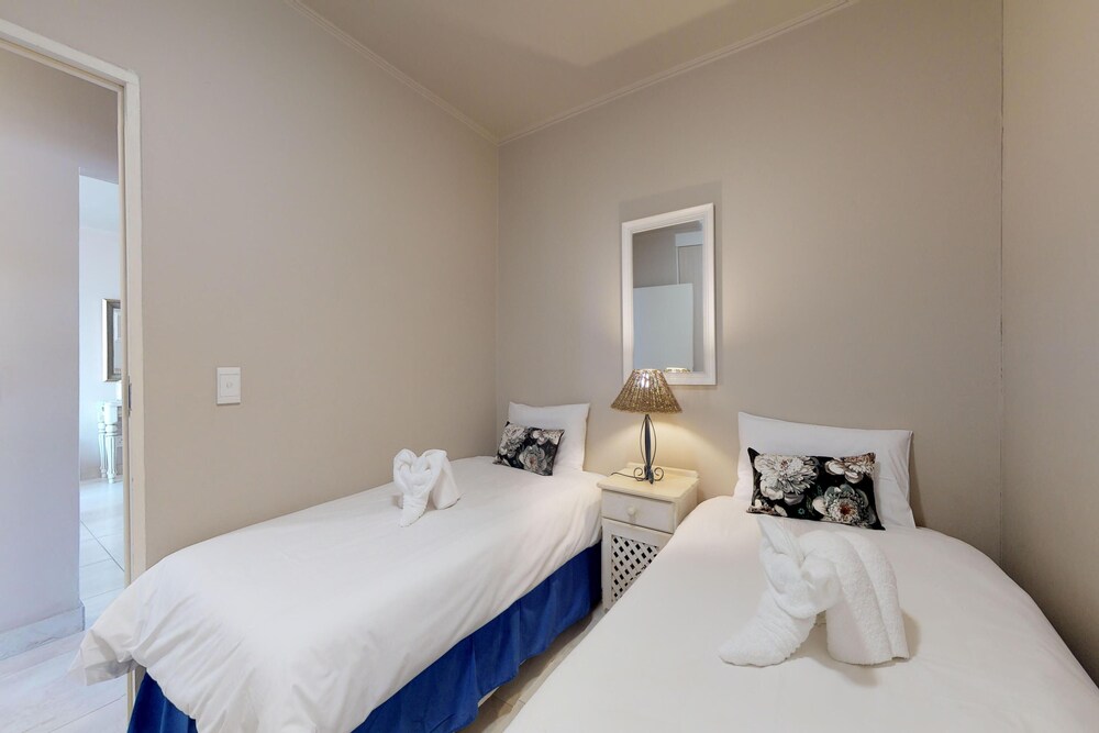 Estoril Beachfront Condo view 3