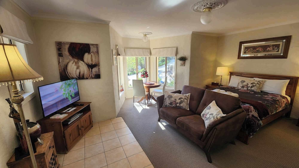 Riesling Trail and Clare Valley Cottages
