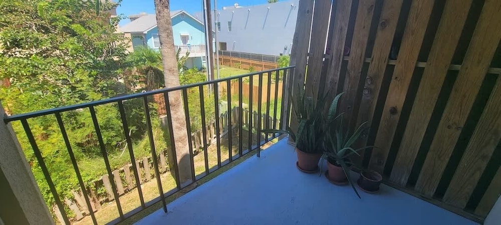 2 Levels Pool Near Beach 2 Patios 2 Bedroom Apts