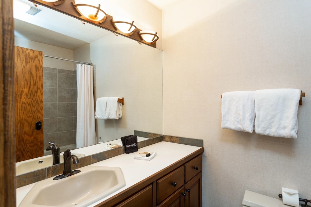 Pinnacle at Deer Valley Resort - Four Bedroom Condo with Hot Tub #1263 4 Condo