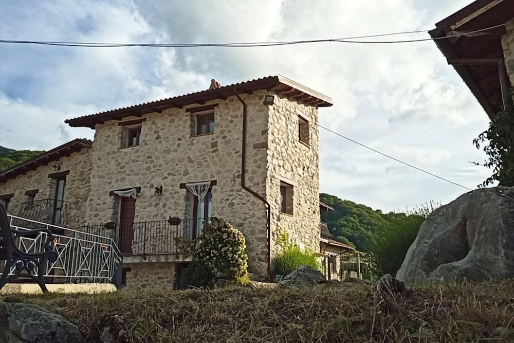 Beautiful 2-bed House view 3