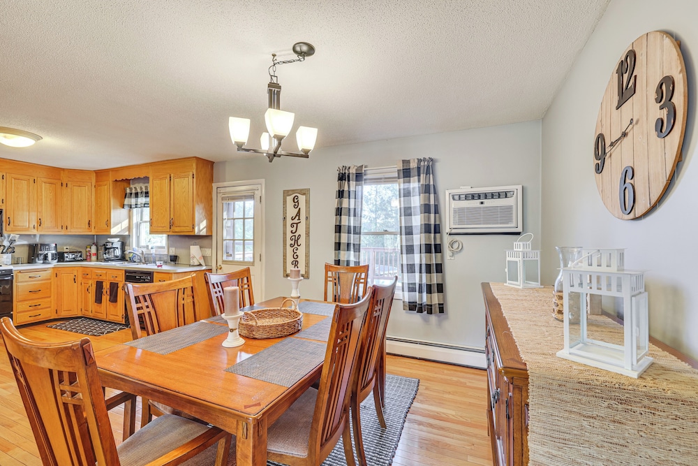 Pool, Deck & Grill: Spacious Apt in Naugatuck!