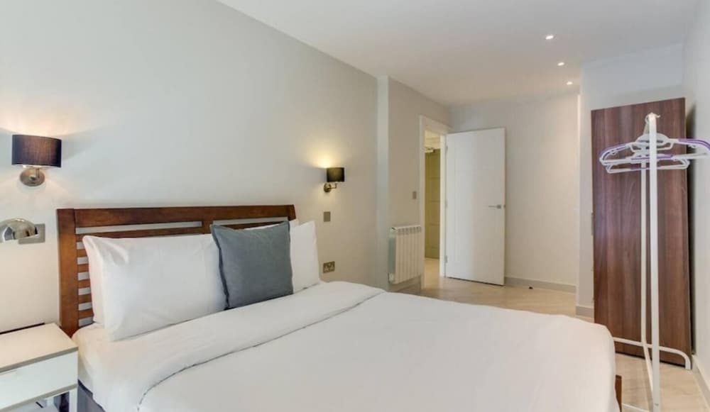 Modern, Central East London City Apartment