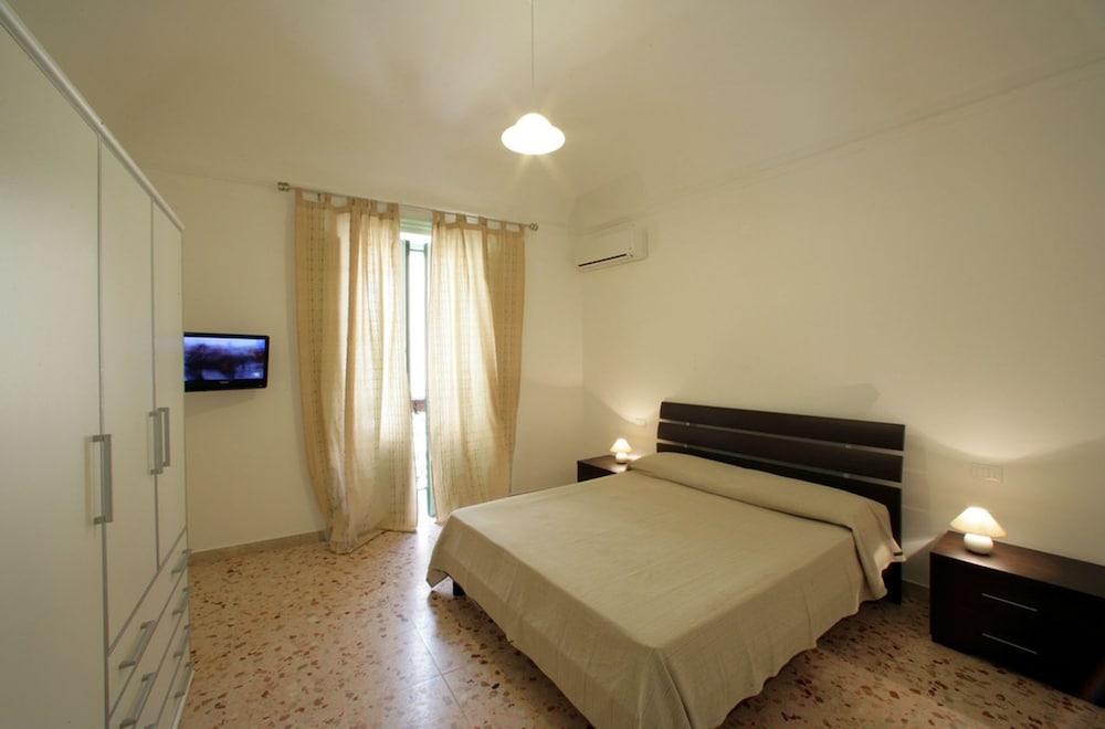 Flavica Home Holiday