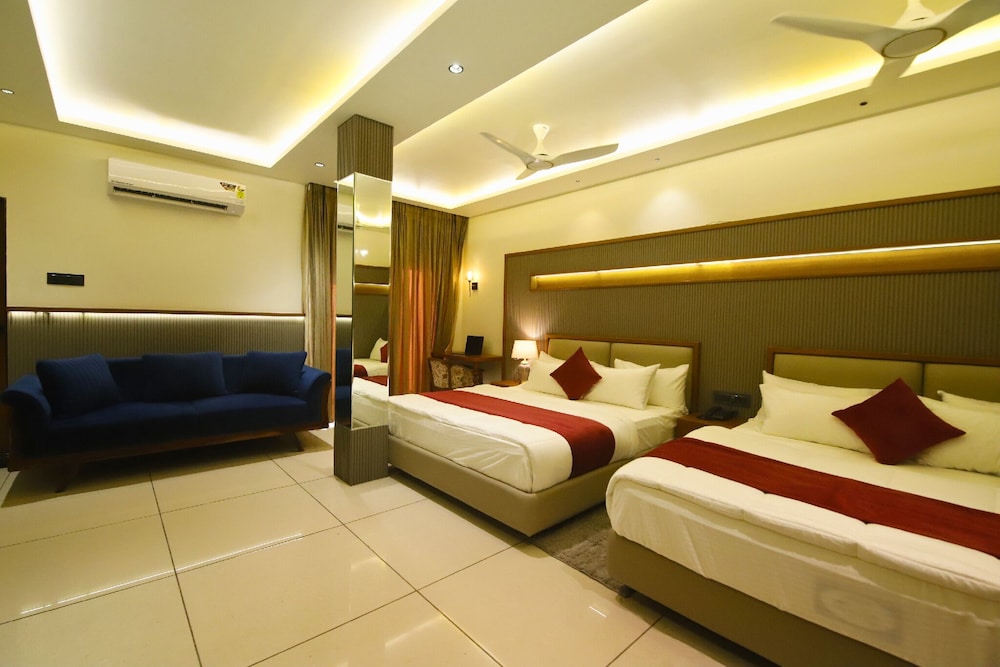 Hotel Sanatana