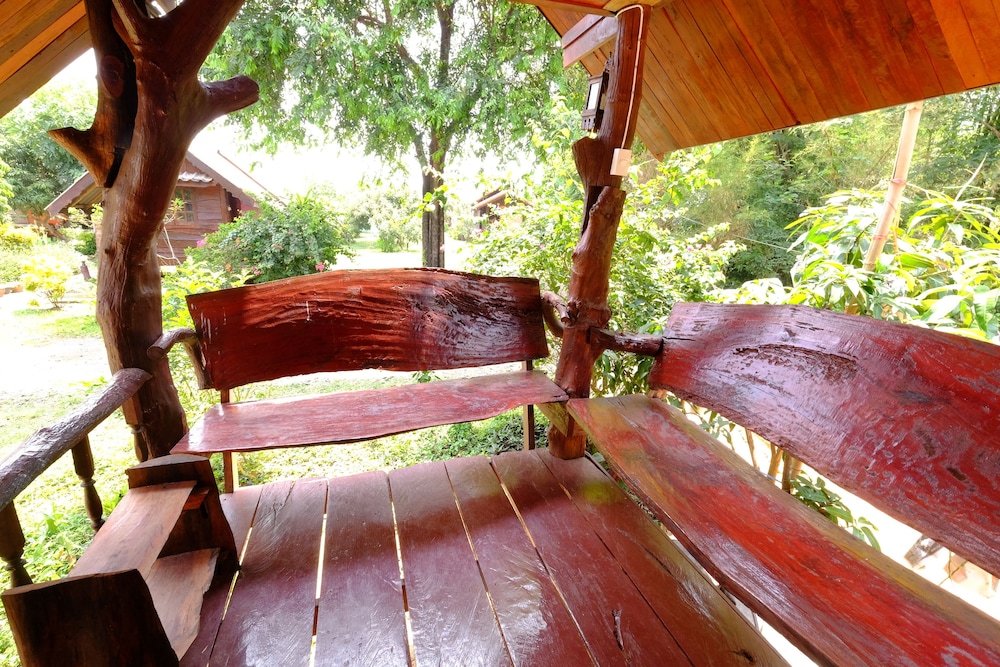 Baanpakrimklong Sukhamon Homestay & Resort