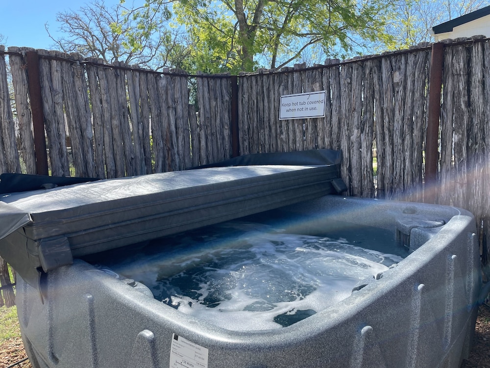Poplar Place Soho With Hot Tub - 6 Blks to Main St