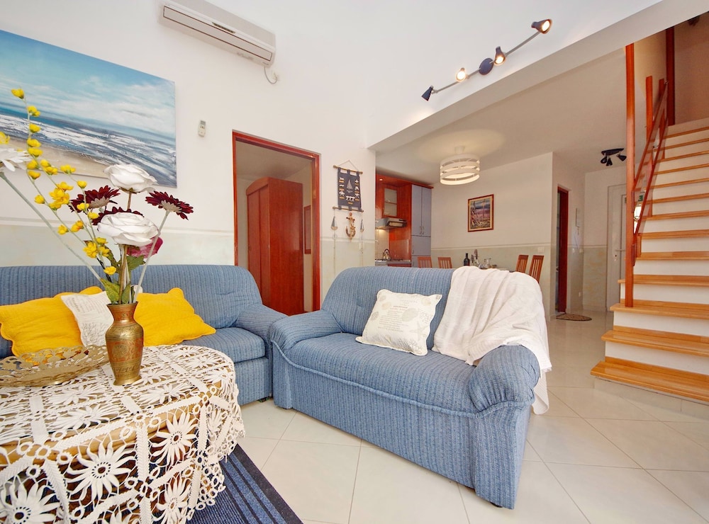 Seafront Apartments Deveron