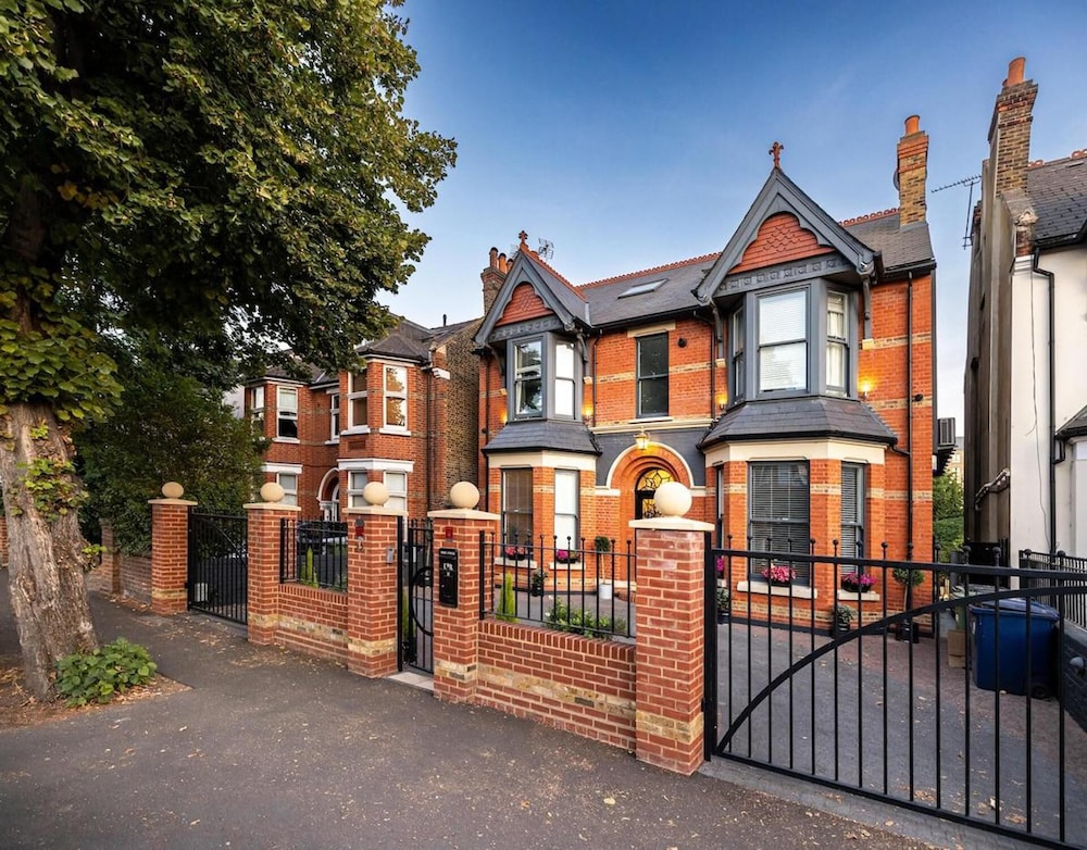 Dream House London With ac, Gym, hot Tub, Cinema