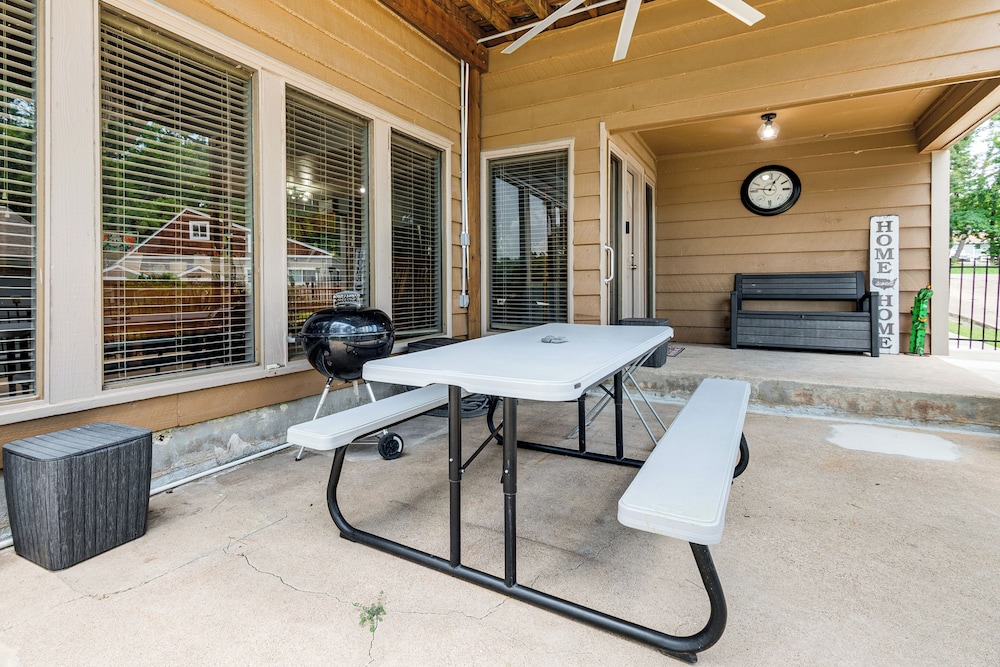 Steps to Marina: Coldspring Retreat w/ Lake View