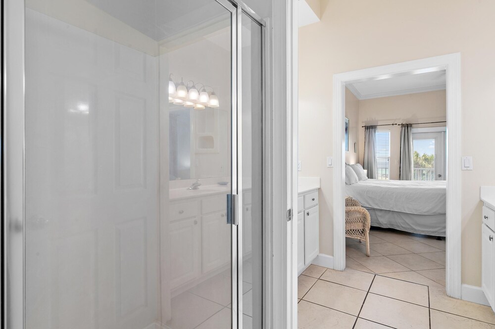 Pavilion Palms 205b