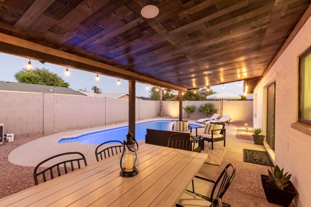 Broadway Palms Private Pool Chef Kitchen Office