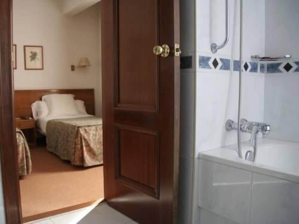 Hostal Gran Via Levante