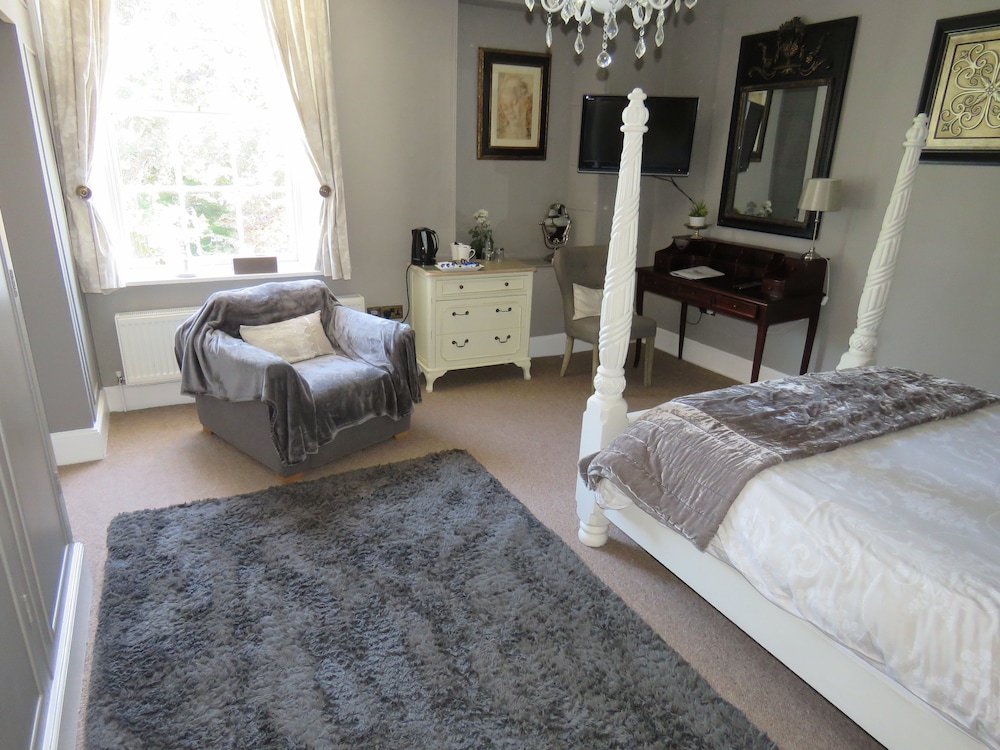 Little Mollington Hall