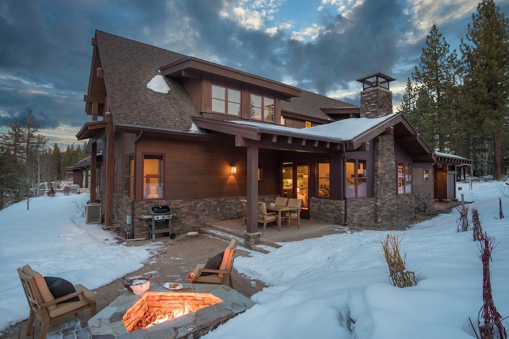 Maple by Avantstay Modern Mountain Home w Cozy Fire Pit 15 Mins frm Northstar