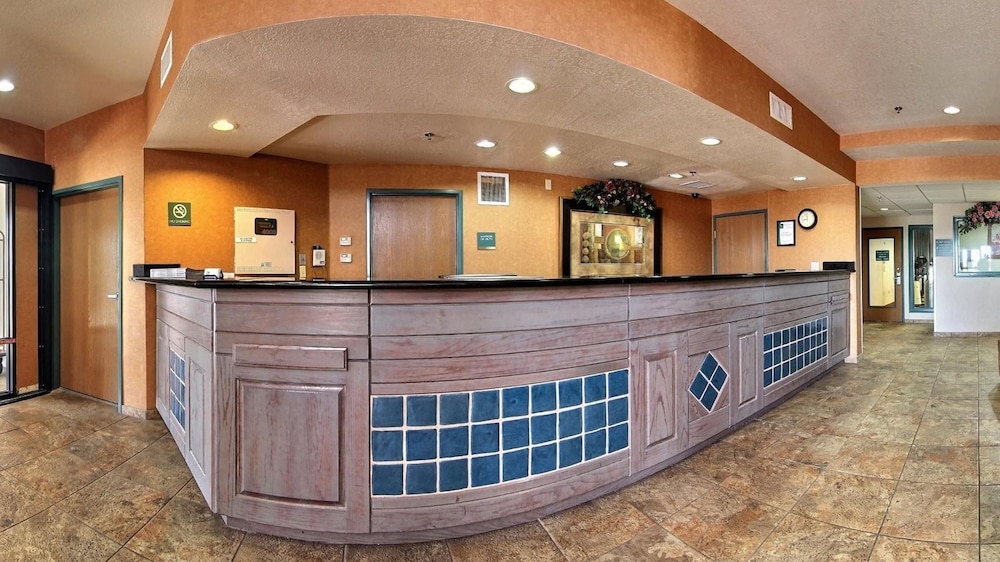 Hobbs Vacations - Premier Extended Stay Hobbs - Property Image 2