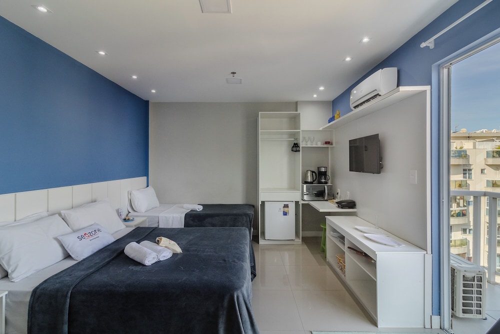 Stay With Pool and Sauna Just Steps From the Beach in Cabo Frio - HSC