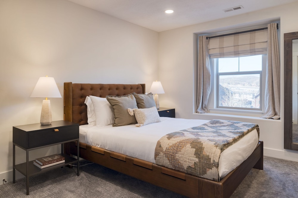 Abigail Drive Year-round Retreat With Hot Tub Near Park City Adventures Skiing