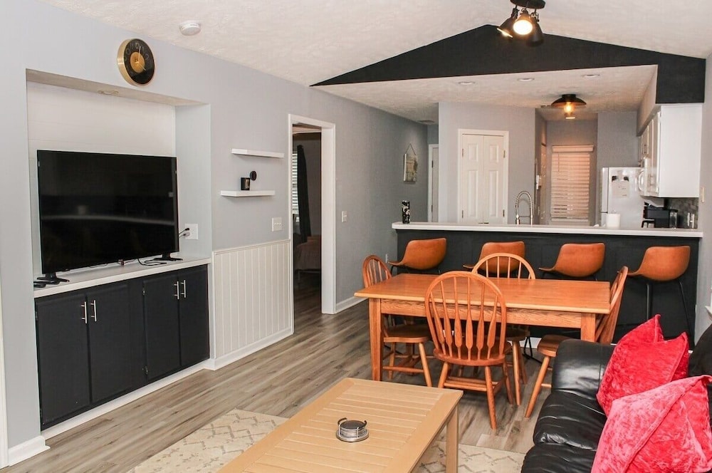 Waterway Village 18g 2 Bedroom Condo