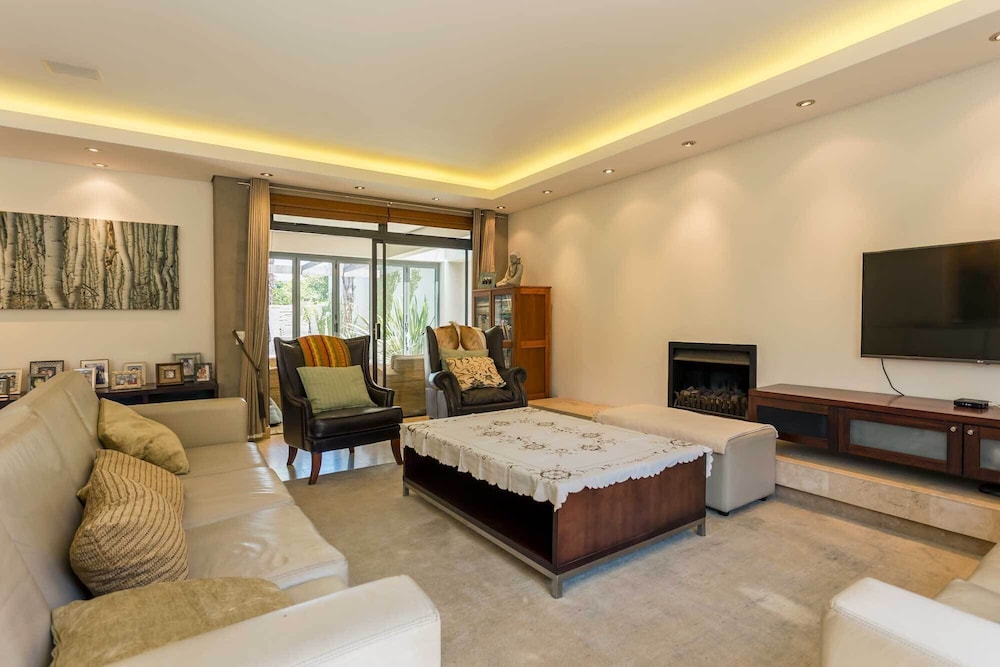 Home Away From Home on a Secure Golf Estate, Situated Next to the Ocean and Golf view 3