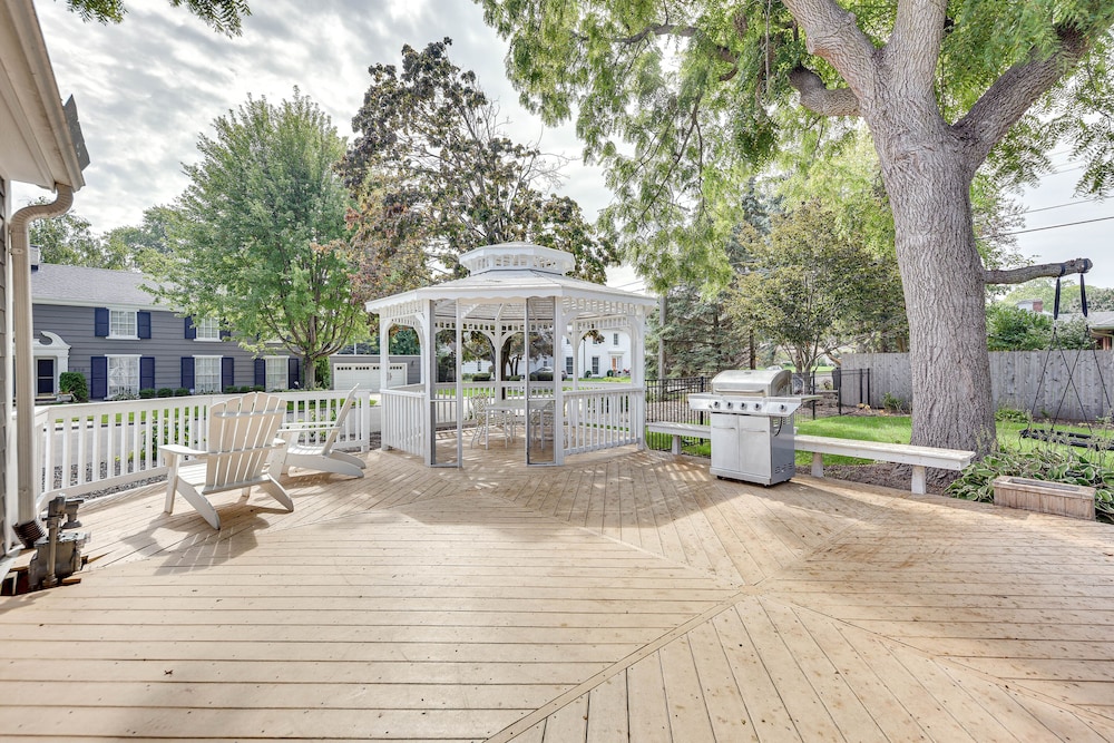 Charming Racine Home - Walk to Lake Michigan! - Property Image 5