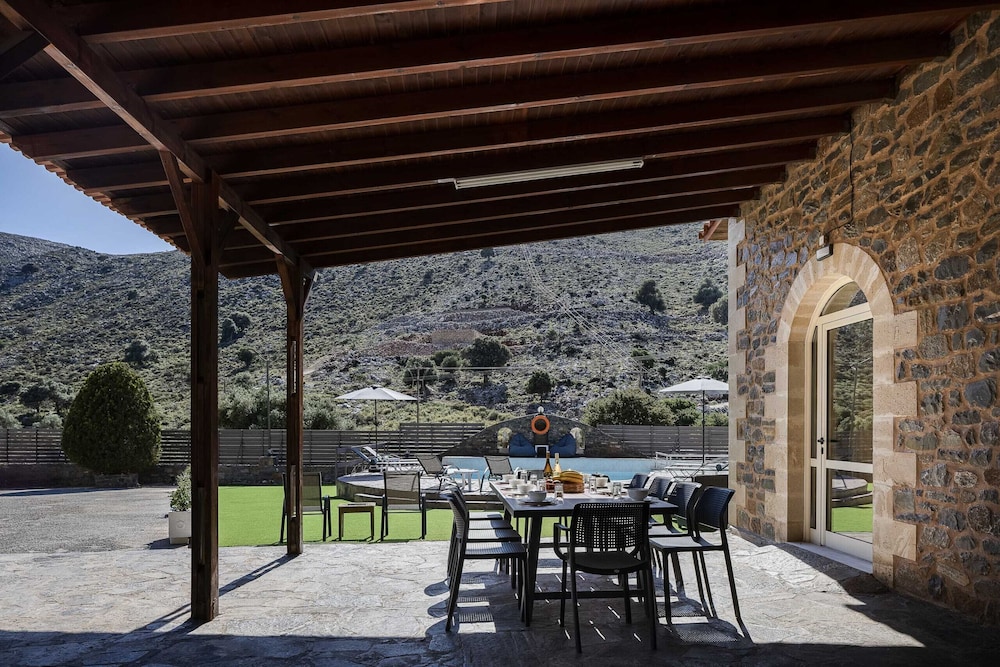 Villa Pasiphae - With Private Heated Pool