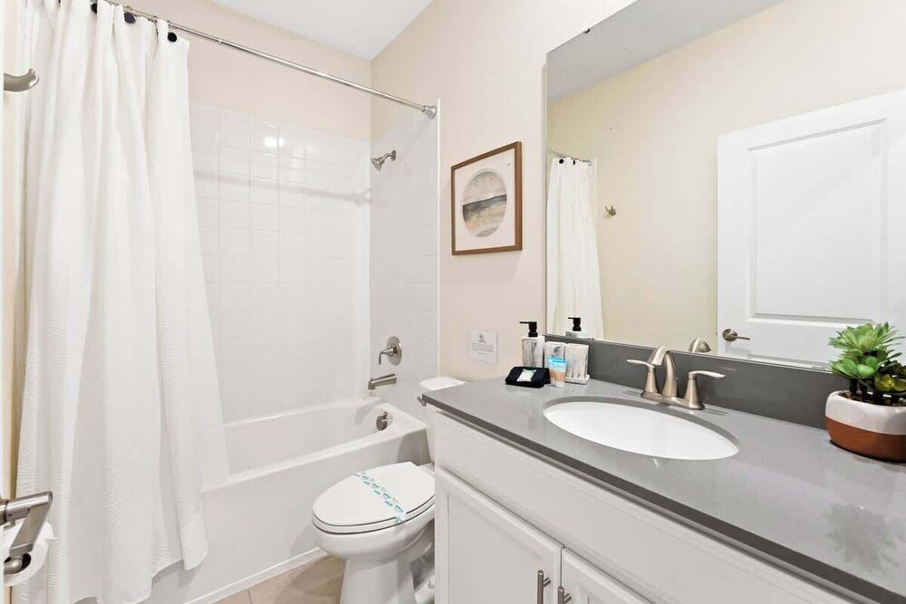 Sophisticated 6BR at Storey Lake