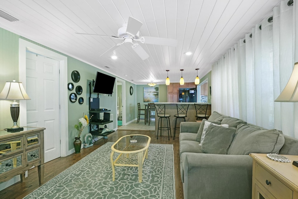 West Beach  3 Bedroom Cottage by RedAwning