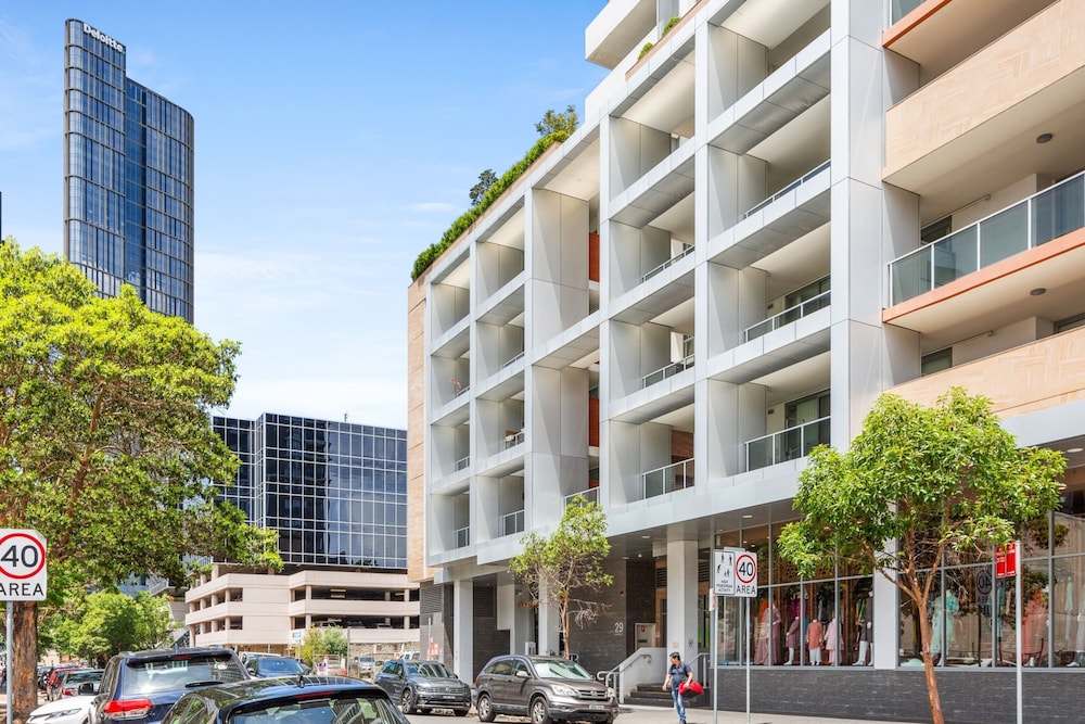 Central 2-bed With Parking & Stunning Views
