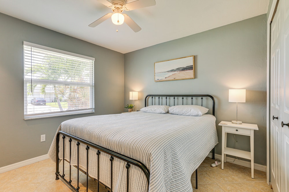 Private Pool & Spacious Yard: Cape Coral Getaway
