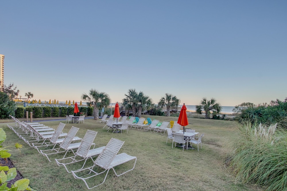 Hosteeva Oceanview Meridian Plaza Condo