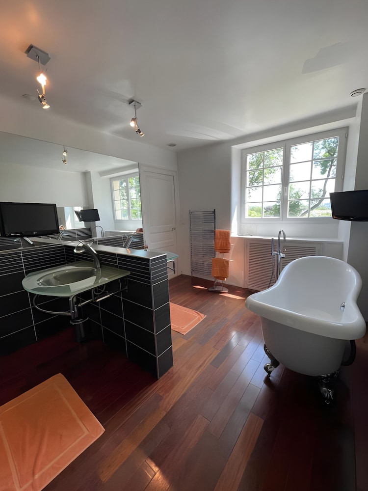 Estate in Saint-pavace Near Le Mans Circuit