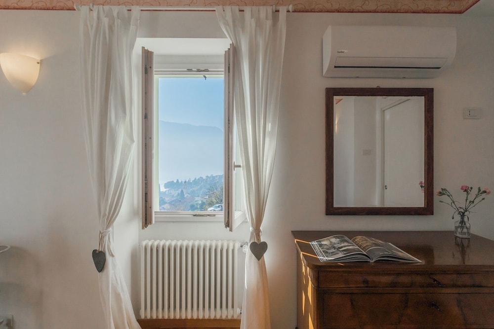 Giuliano's House - Amazing Lake View by Rent all Como