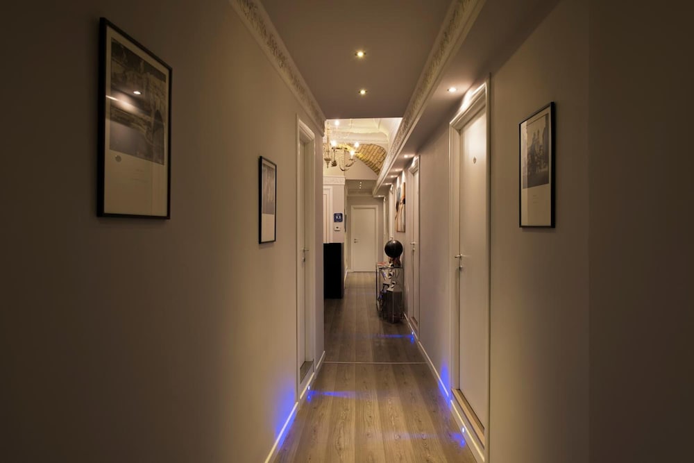 Arenula Suites