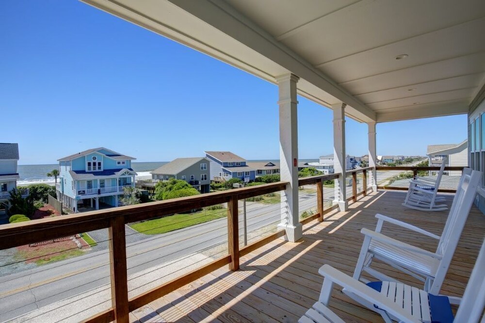 Absolute Paradise 5 Bedroom Home by RedAwning